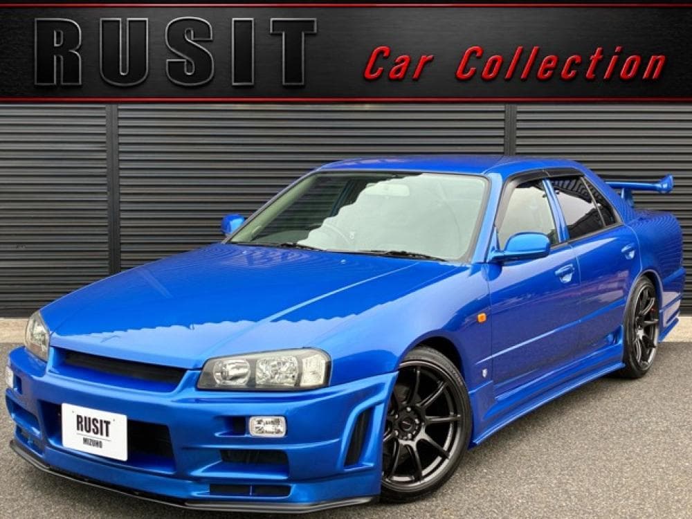 青色のR34スカイライン カスタム車の紹介例